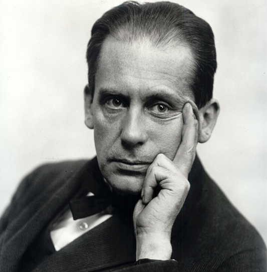 Conflicted about his homeland: Walter Gropius in 1919.