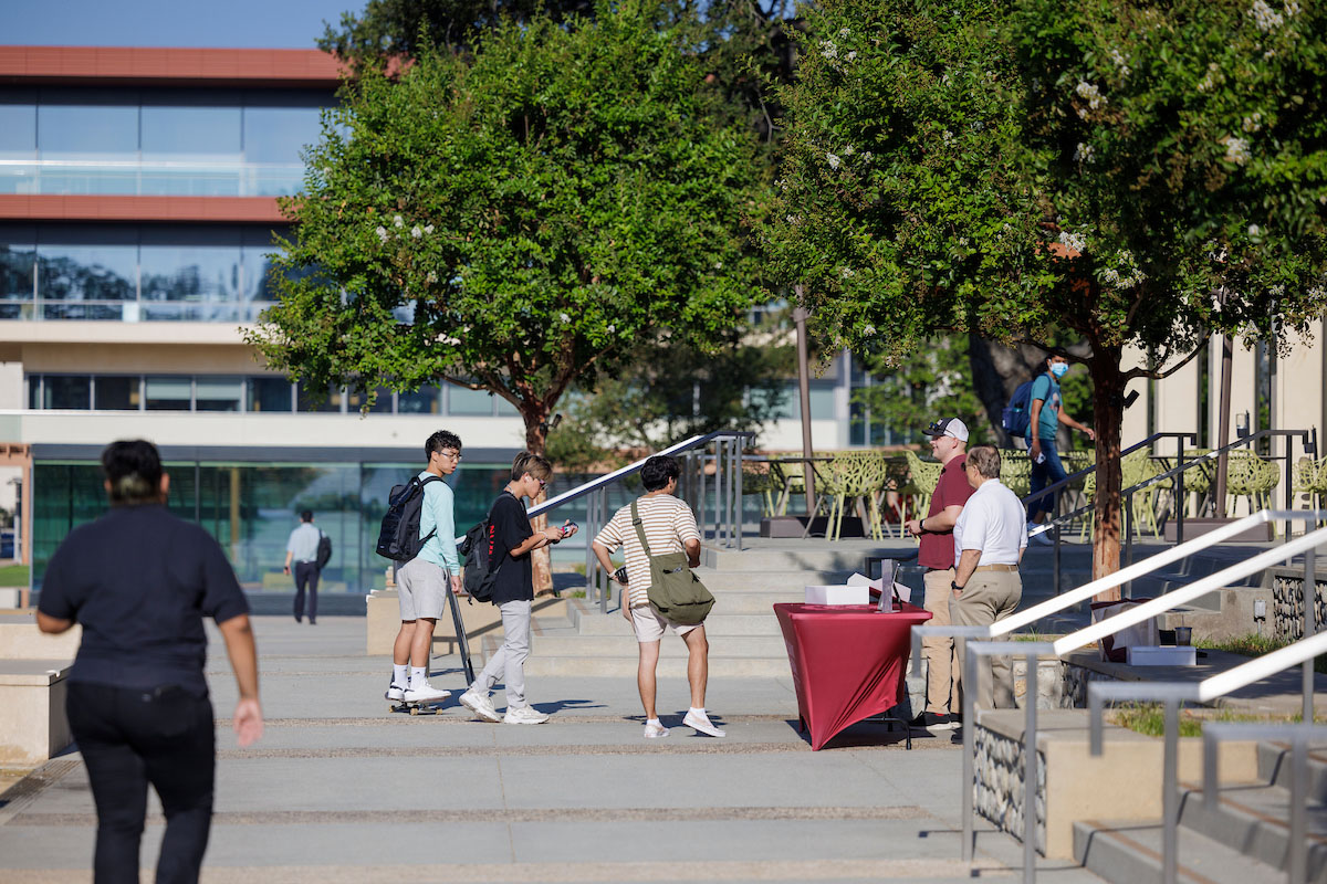 Students gathered on the North Mall on the first day of classes, 2022.