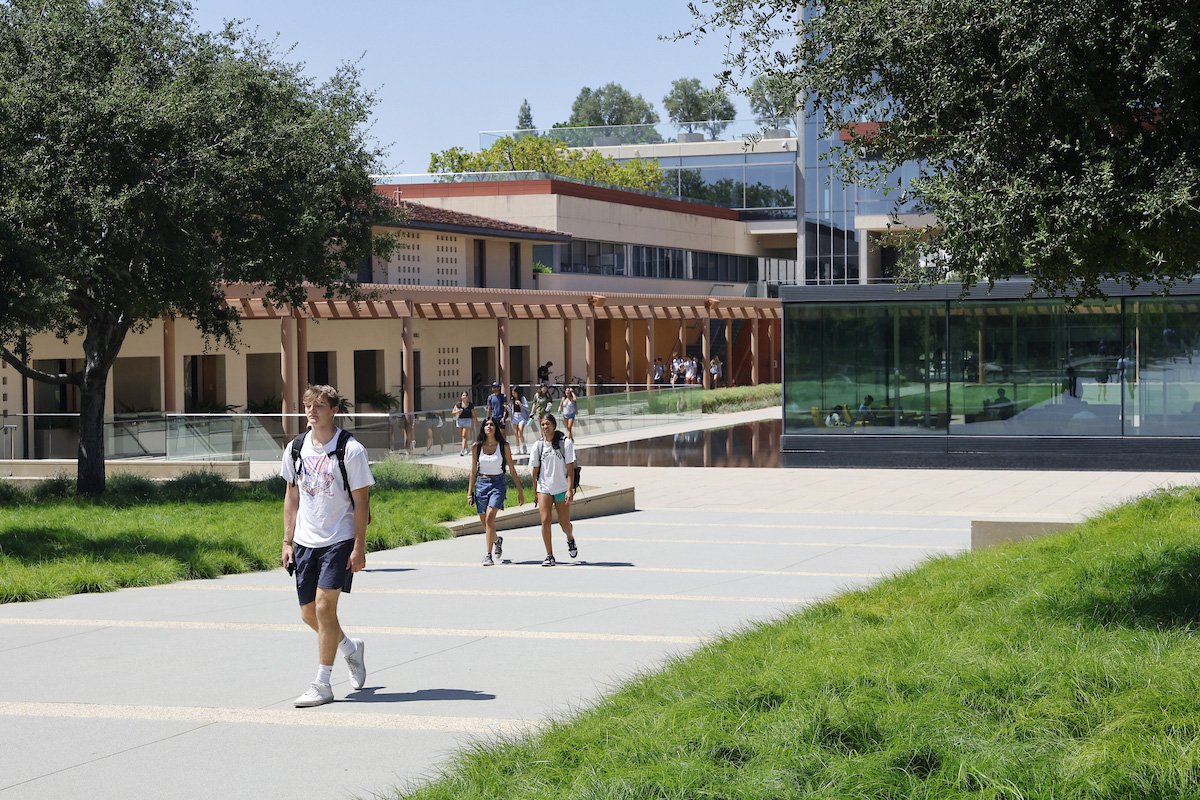 Students walking along the North Mall.