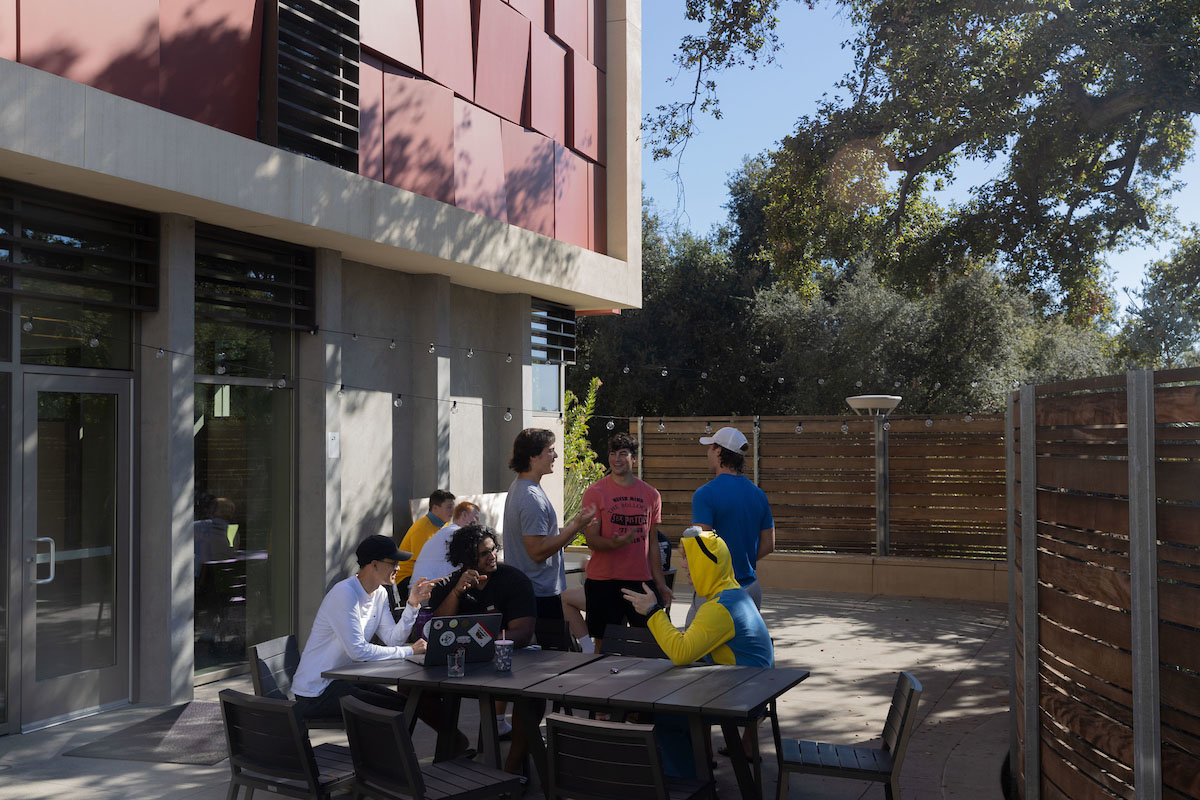 Students gathered at a picnic table outside of Marks Hall.