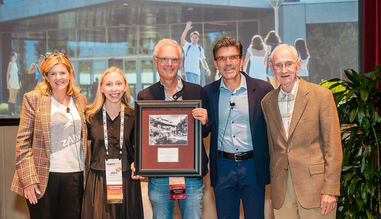 Paul Nathan ’80 accepting the Jack Stark Distinguished Service Award.
