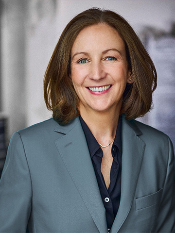 Mitzi Reaugh ’99.
