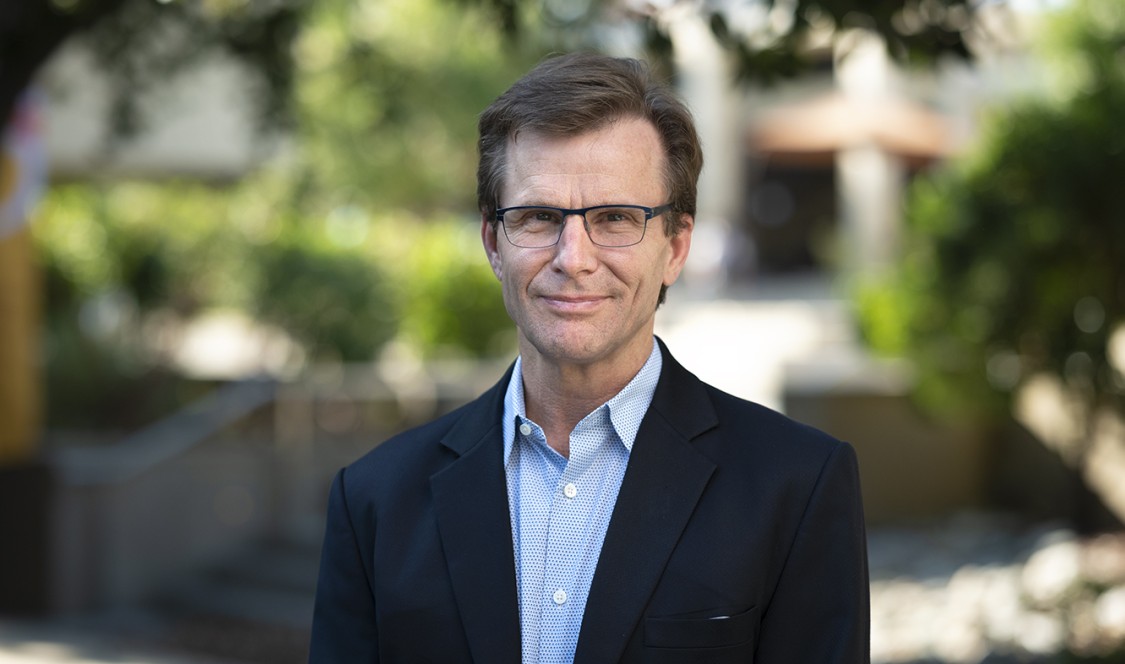 Portrait of Dr. Daniel Kelly '82 outside of the Ath building