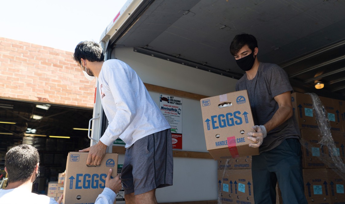 CMC alumni delivering food