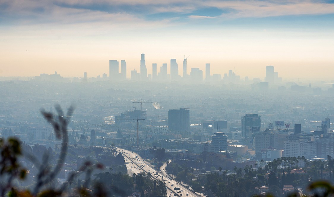 Los Angeles skyline in smog ©Allen.G - stock.adobe.com