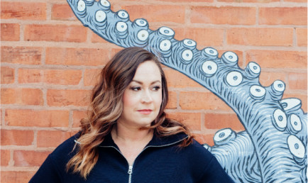 Shelby Van Pelt ’02.