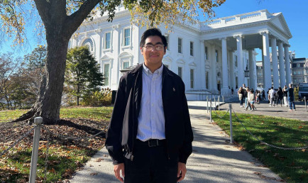 Daniel Penaloza in front of the Whitehouse in Washington, DC