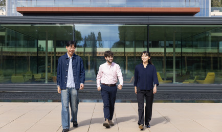 Brian Davidson '08, Daniel Wu '27 and Chisato Kamakura ’27 walking on campus