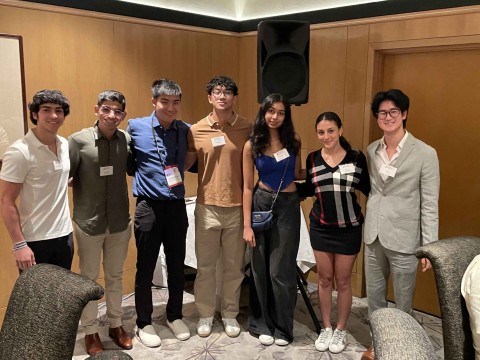 Worldmeet group in standing in a room. 