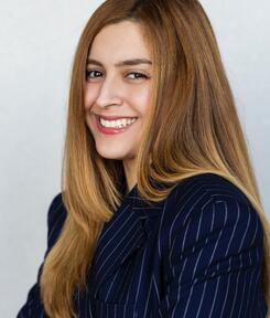 Diana Vicezar headshot